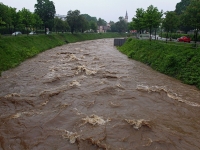 Hochwasser Vereinigte Weißeritz am Emerich-Ambros Ufer in Dresden am 02.06.2013